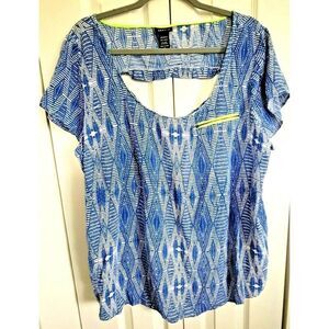 Torrid 2 Peek A Boo Back Top Size 2X Colorful Tropical Flutter Sleeves Faux Pckt